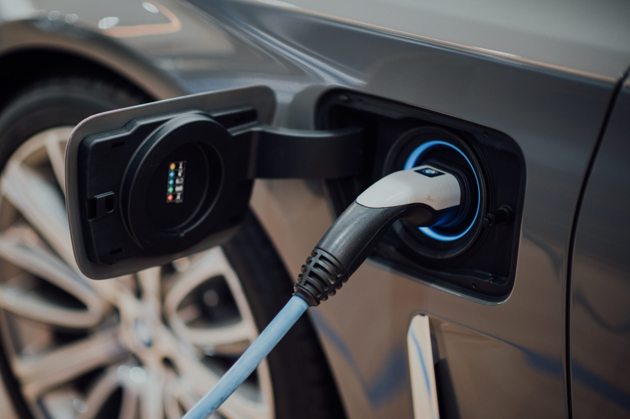 7 Cool Features of an Electric Vehicle You Didn’t Know About